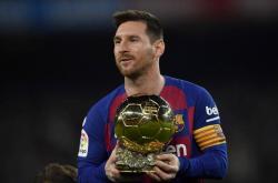 亿德体育 -亚马爾(ěr)是否能比肩梅西？哈维：他甚(shén)至可能已是世界第一人！