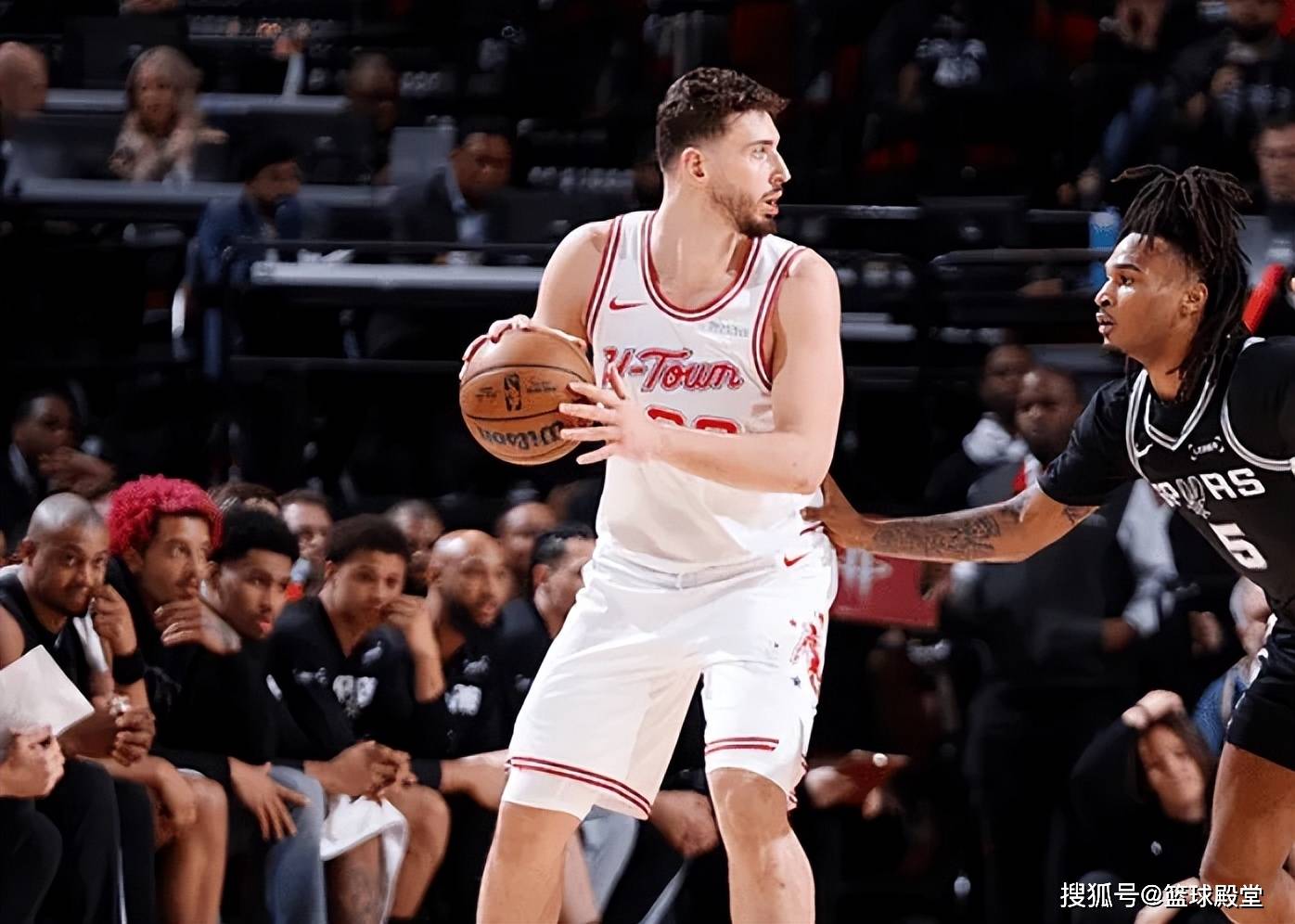 申京再不练投篮真废了！进攻靠撅屁股，防守靠队友补防，纯副作用